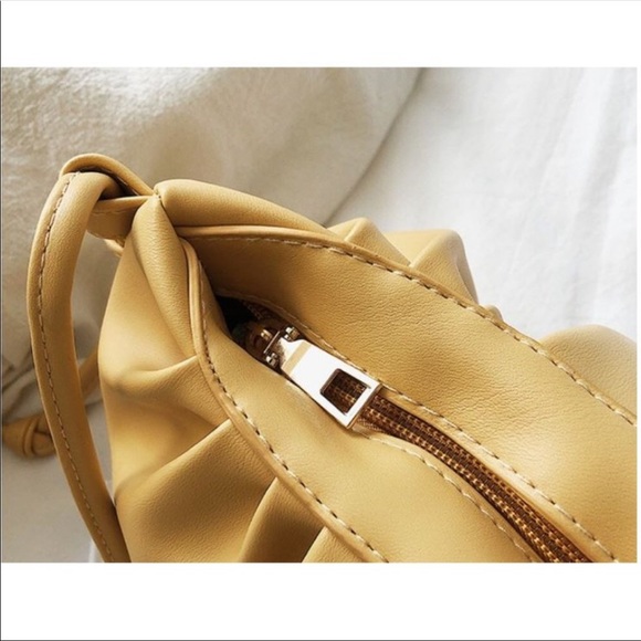 *Host Pick* Elegant vegan leather shoulder bag - Picture 9 of 13
